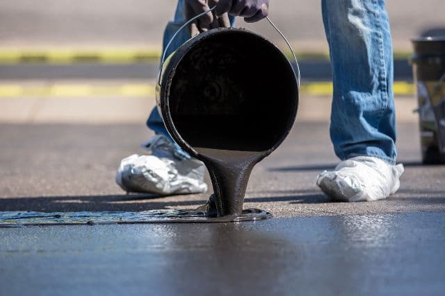Sealing an expansion joint in a car park deck